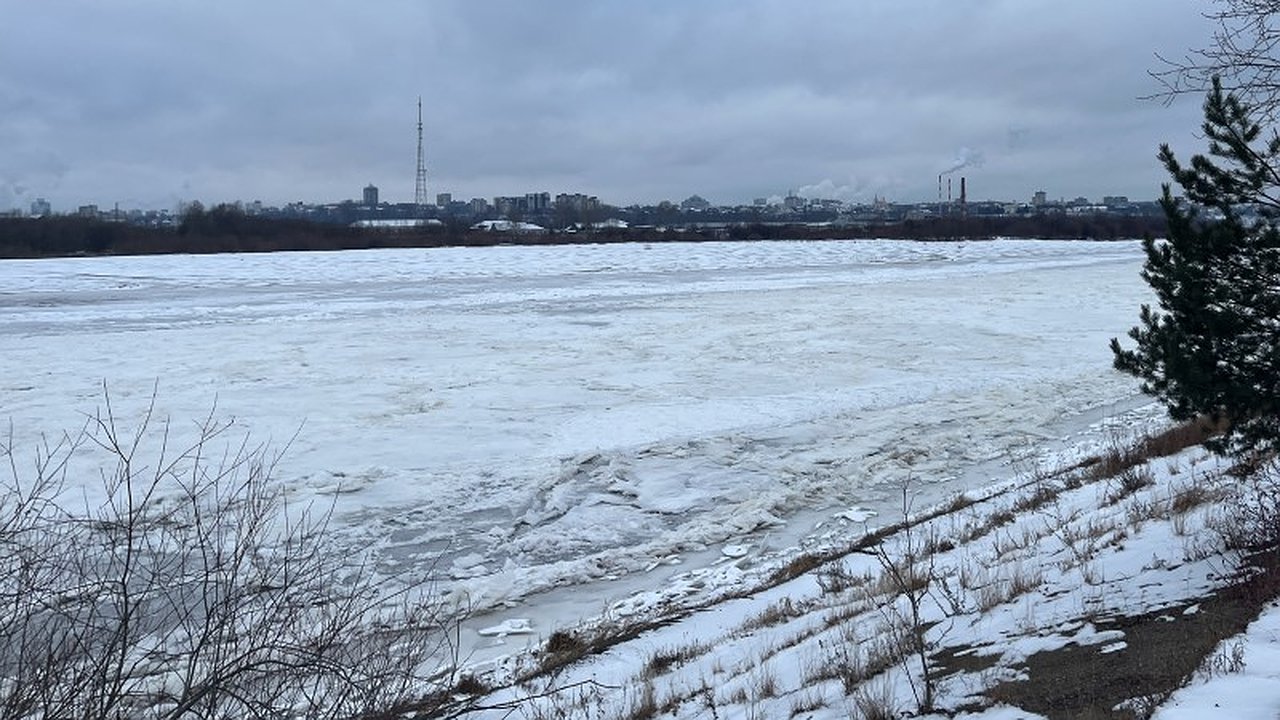Главная картинка новости: Реку Вятку в черте Кирова углубят и запустят по ней теплоход