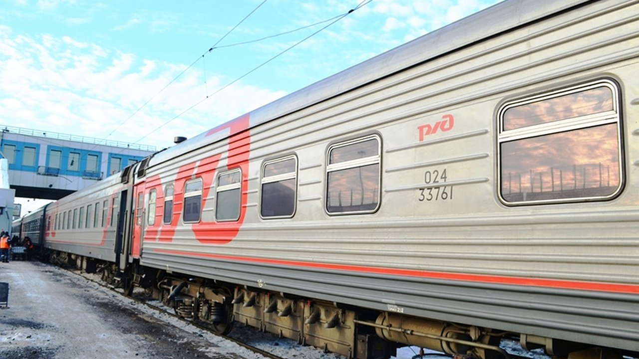 Главная картинка новости: Дольше праздники — больше поездов: между Кировом и Москвой все новогодние выходные будут курсировать дополнительные составы