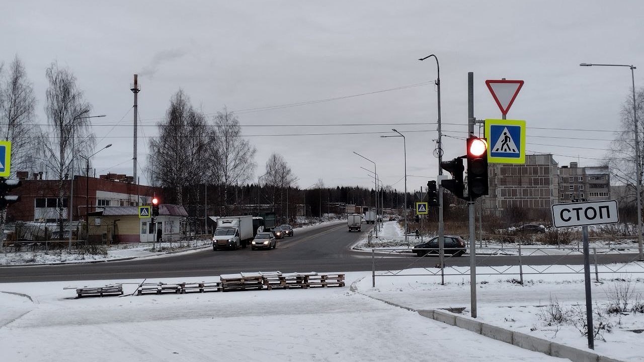 Главная картинка новости: В Чепецке обустроят новый проезд на перекрестке возле «Светофора»