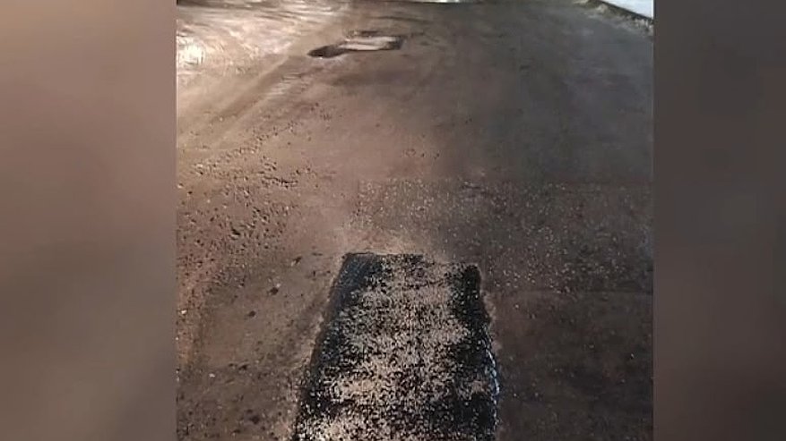 Главная картинка новости: На Сурикова залатали ямы по требованию прокуратуры