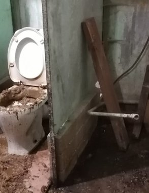 В кировской Госжилинспекции объяснили, почему в историческом доме на Казанской люди три недели жили среди фекалий