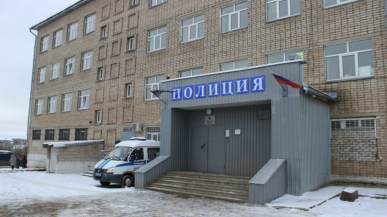 Главная картинка новости: В Пинюге мужчина может получить 6 лет за то, что украл из чужого дома плиту, газовый баллон и запчасти для стиральной машины