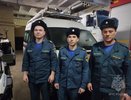 Кировские спасатели помогли семье выбраться из ледяной ловушки на Вятке