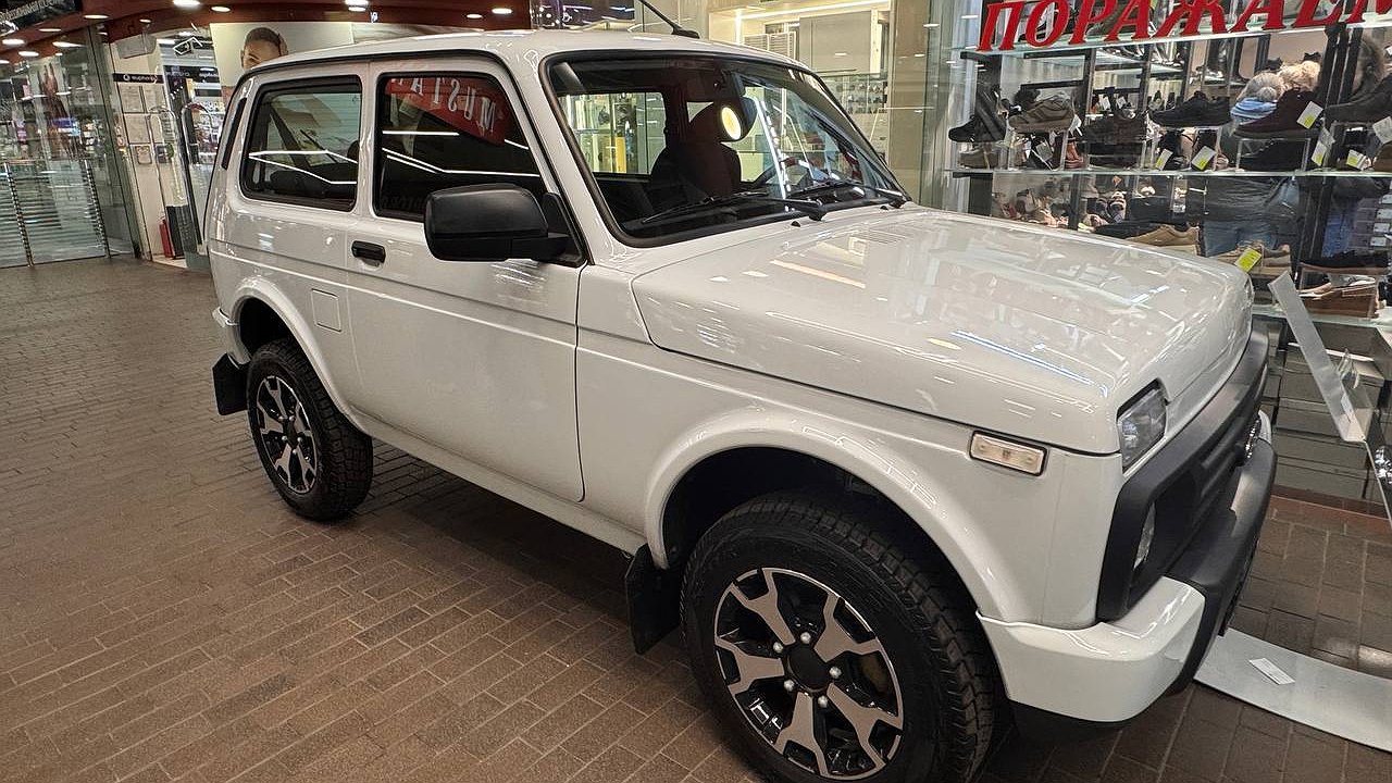 Главная картинка новости: «Купил новую "Ладу Ниву", а она сломалась через неделю»: мне отказали в гарантии, обвинив в неправильной эксплуатации