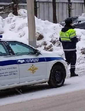 На федеральной трассе в Кировской области насмерть сбили женщину: водитель объявлен в розыск