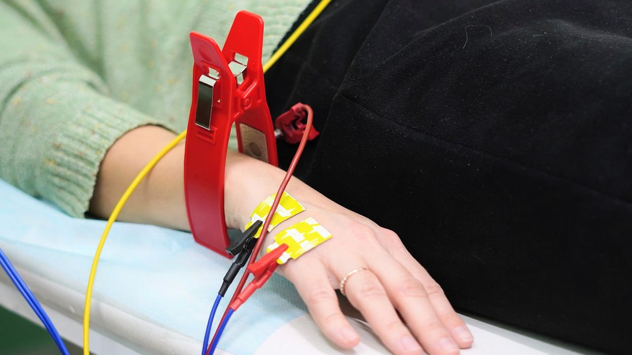 Главная картинка новости: Новое оборудование в кировских Центрах здоровья помогает пациентам отказаться от вредных привычек