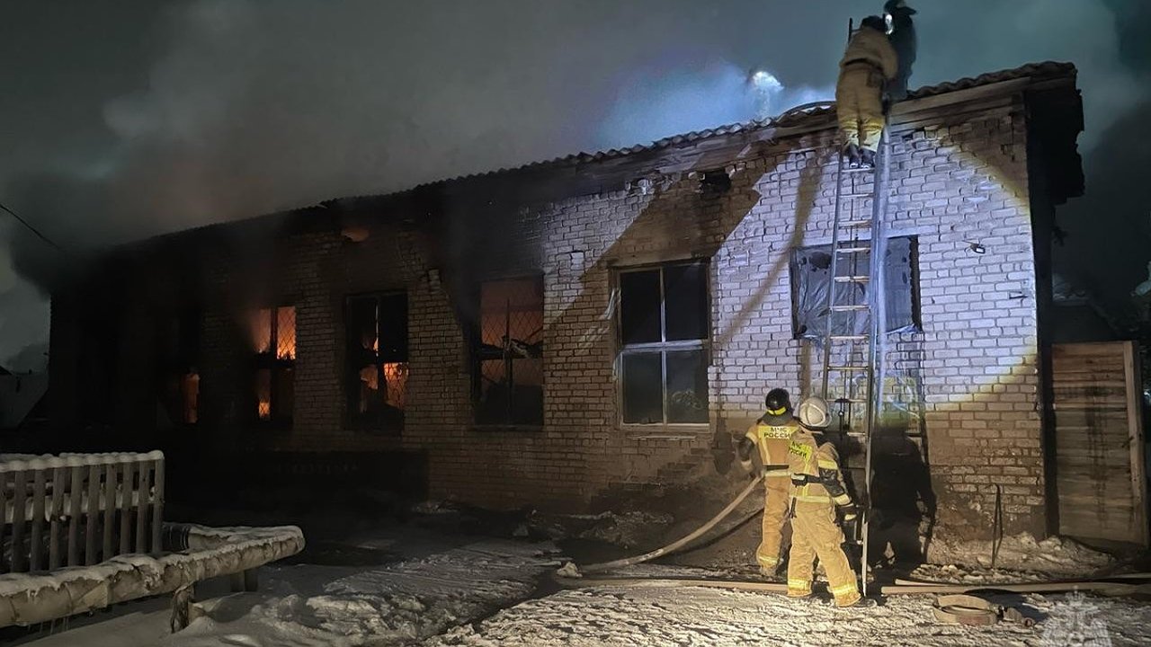 Главная картинка новости: МЧС сообщило, что при пожаре на котельной в Юрье все-таки был пострадавший