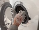 Почему хозяйки кладут целлофановый пакет в стиральную машину — неожиданно полезный лайфхак
