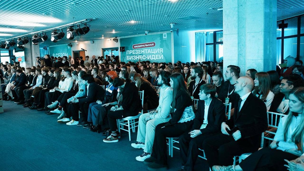 Главная картинка новости: В Кирове партия «Новые люди» помогла студенткам создать интерактивный квест по истории города