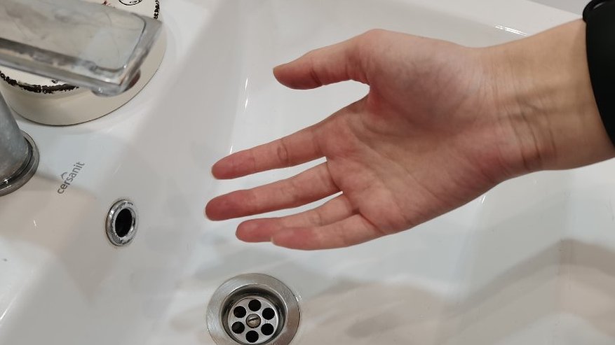 Главная картинка новости: Из-за воды с червями в Безбожнике следователи начали проверку