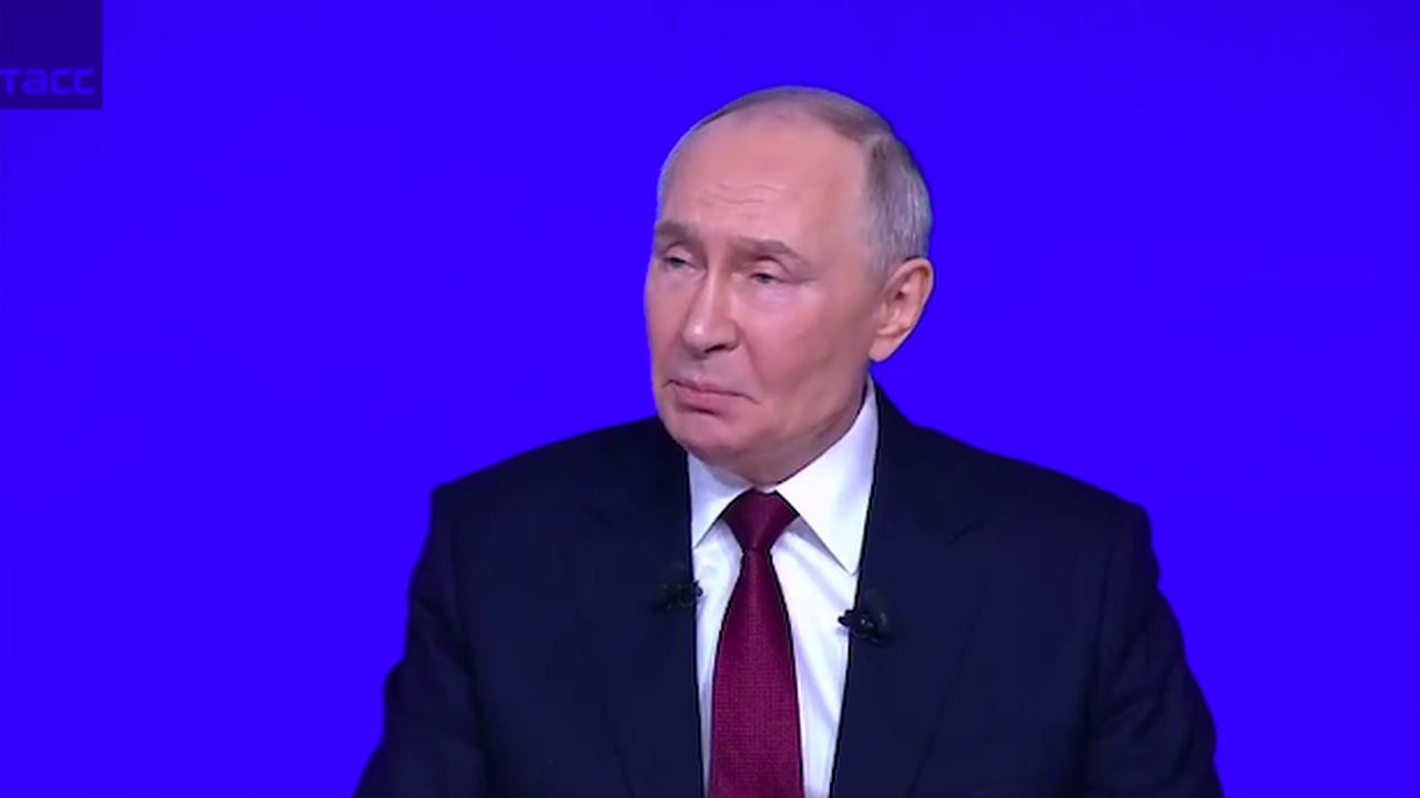 Главная картинка новости: Путин дал россиянам простой совет о том, как бороться с телефонными мошенниками