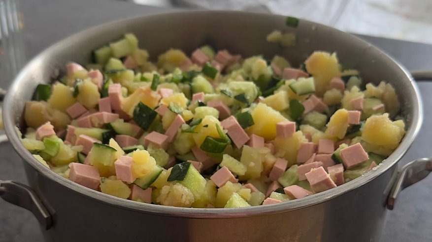 Главная картинка новости: Не всем можно «Оливье»: кому праздничная порция грозит госпитализацией