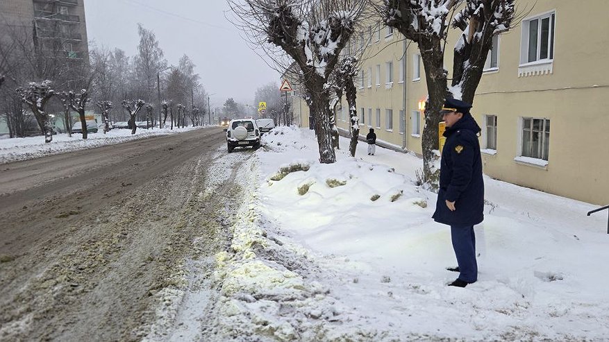 Главная картинка новости: Прокуратура выявила многочисленные нарушения зимней уборки улиц в Кирове и области