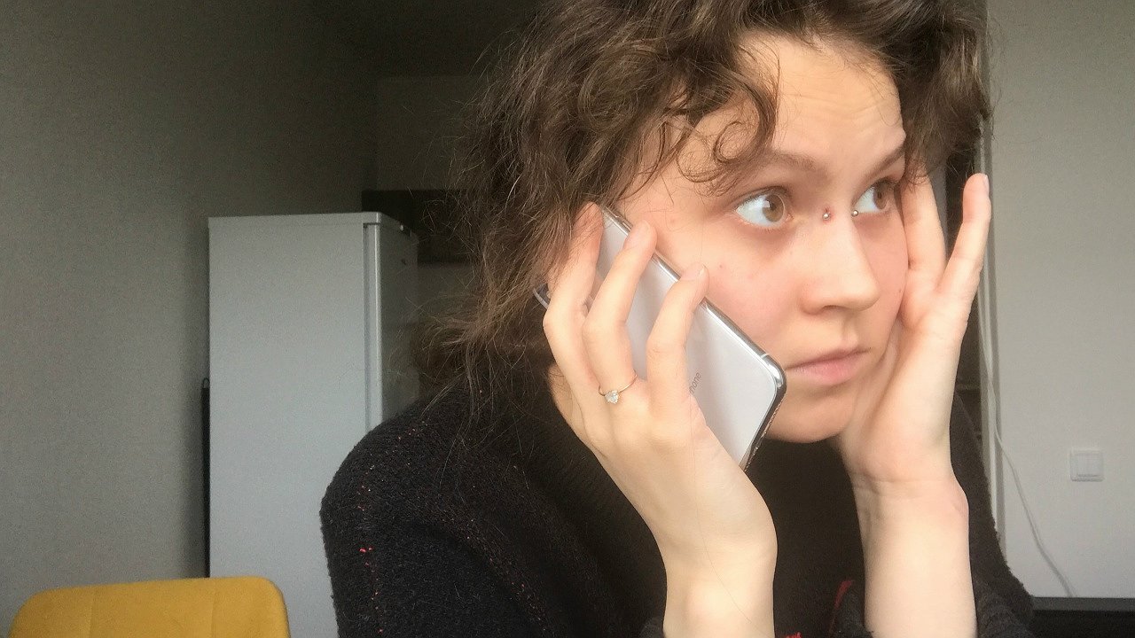 Главная картинка новости: Мошенники выманили у кировчанки почти миллион рублей под предлогом помощи с налоговой декларацией