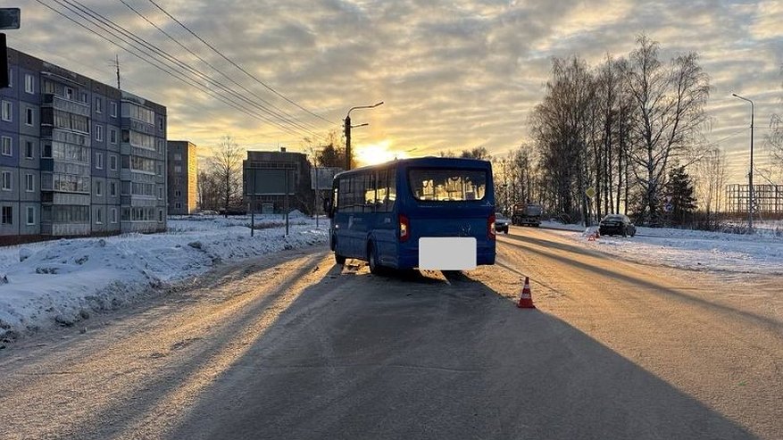 Главная картинка новости: В Кирове при ДТП с автобусом пострадал несовершеннолетний