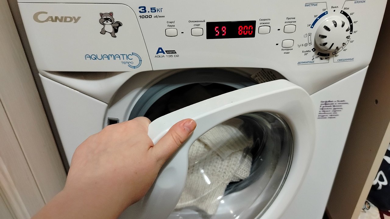 Главная картинка новости: Бельё чистое, а запах как из болота? Как навсегда избавиться от запаха в стиральной машине - дело в одной детали