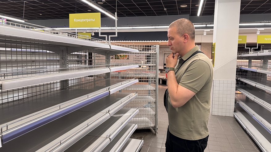 Главная картинка новости: Думал увидеть пустые полки, а вышел с тележкой на неделю: американец сходил в московский магазин и обалдел от цен