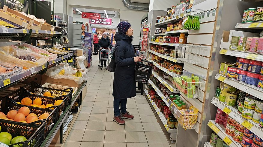 Главная картинка новости: Оливье, икра, шампанское: дешевая новогодняя корзина обойдется жителям Кирова в полторы тысячи рублей