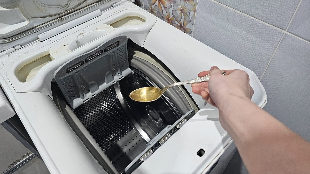 Главная картинка новости: Теперь ясно, почему в СССР делали стиральные машины именно с верхней загрузкой: в этом был практический смысл