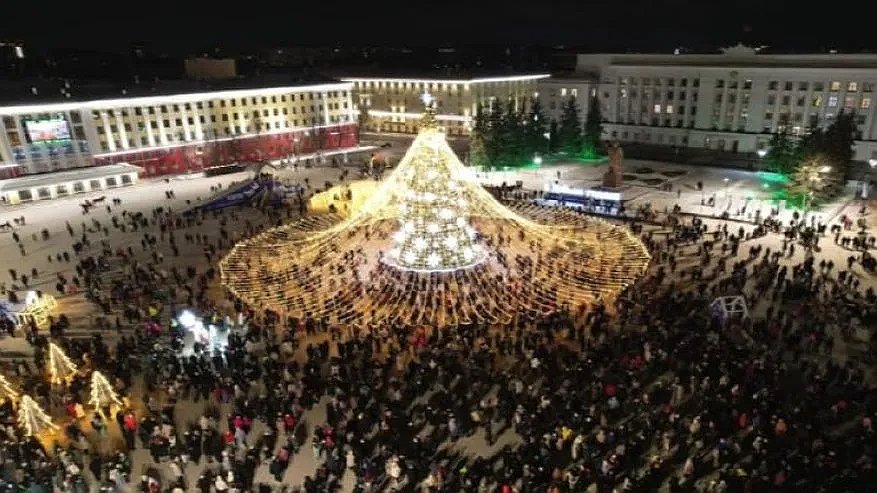 Главная картинка новости: Как пройдет новогодняя ночь на Театральной площади в Кирове (16+)