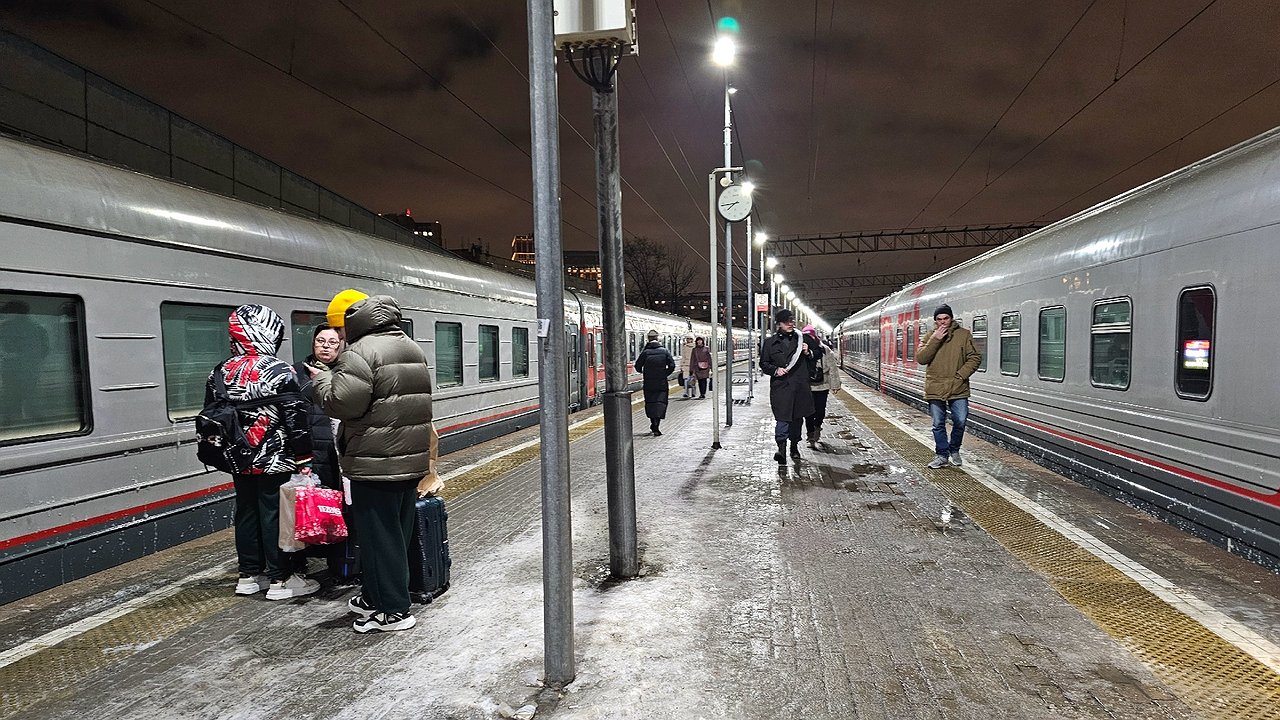 Главная картинка новости: Беру 38-е место у туалета - в поезде еду как царица: еще и в 2 раза дешевле. Это не "отстойник", а самое козырная локация