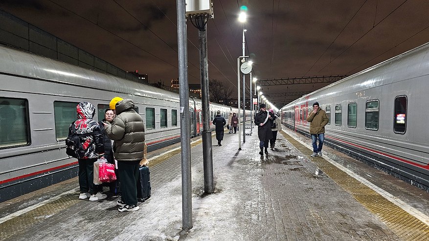 Главная картинка новости: Беру 38-е место у туалета - в поезде еду как царица: еще и в 2 раза дешевле. Это не "отстойник", а самое козырная локация