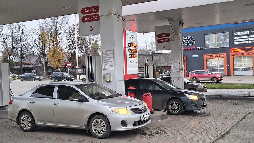 Главная картинка новости: Чем 92-й бензин лучше АИ-95? Сотрудник заправки объяснил: дело не только в цене