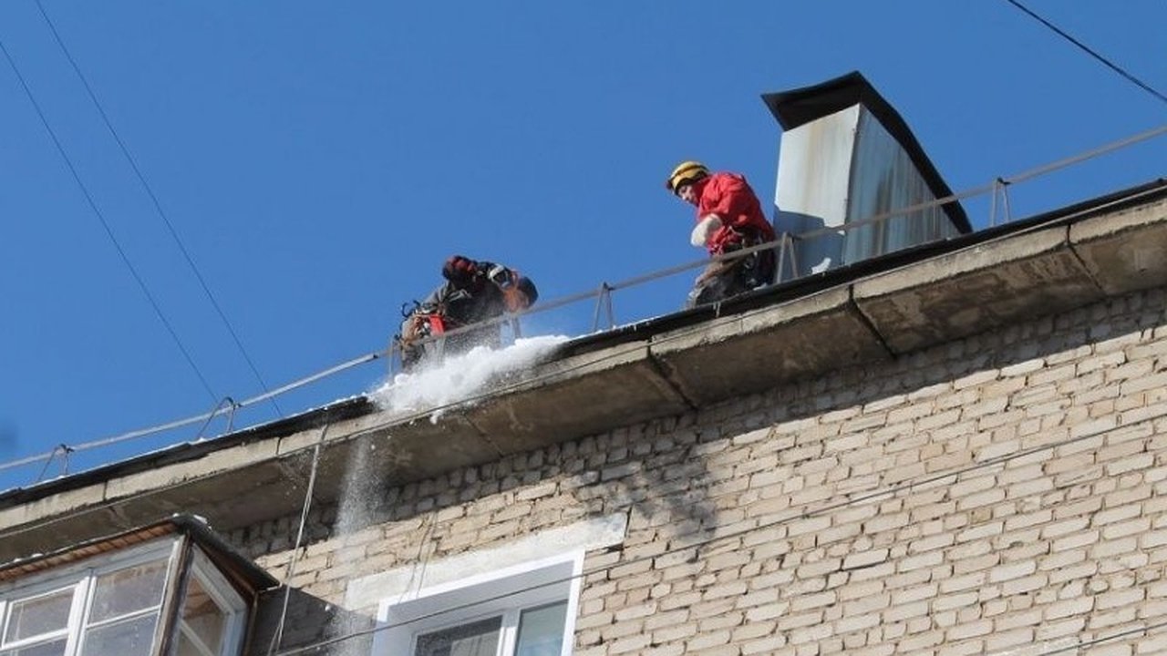 Главная картинка новости: За праздники в Кировской области проверили тысячу домов и крыш