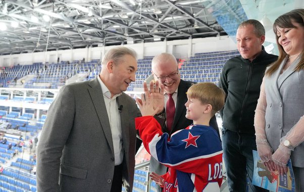 Мальчик из Кирова исполнил мечту и подружился с легендарным Владиславом Третьяком