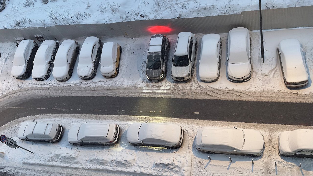 Главная картинка новости: Парковка не спасёт: ГАИшники стали останавливать водителей во дворах, чтобы оштрафовать – закон не поможет и вот почему