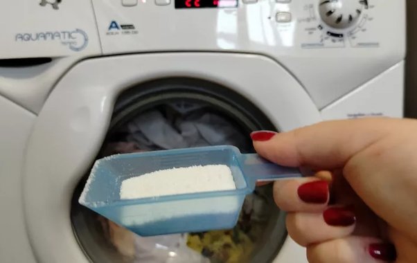 Всего 2 капли аптечного средства превращают копеечный порошок в супер-эффективный: вещи "хрустят" от чистоты