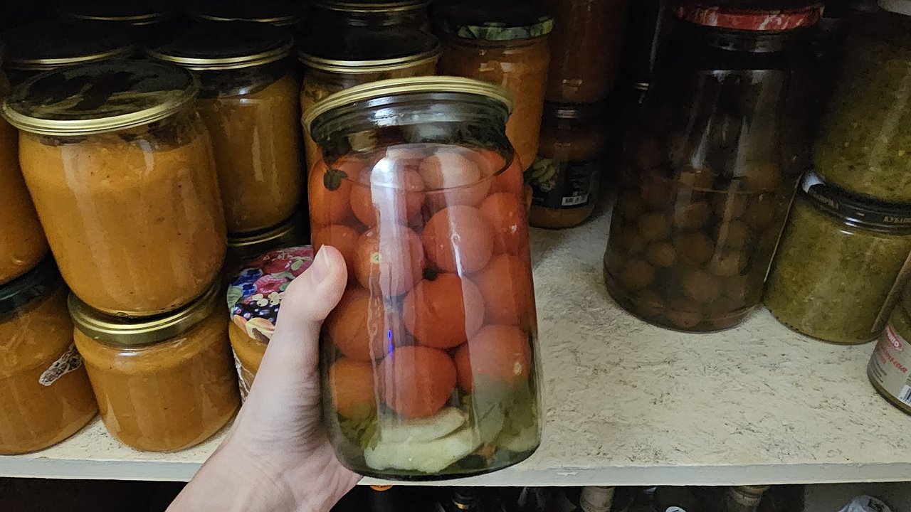 Главная картинка новости: Банки с помощью открывашки или ножа больше не открываю: узнала хитрый способ от подруги из Германии