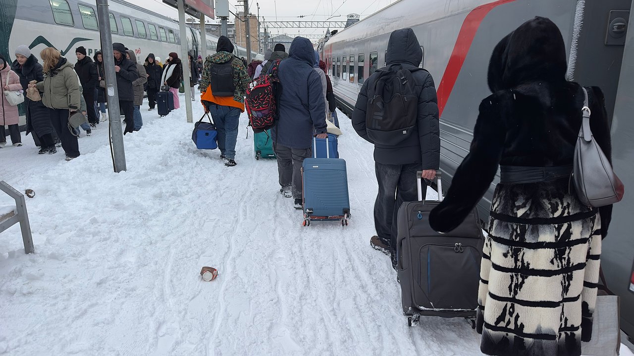 Главная картинка новости: Я ехала в вагоне с 40 туристами из Китая: честно делюсь, что они делают в поездах РЖД