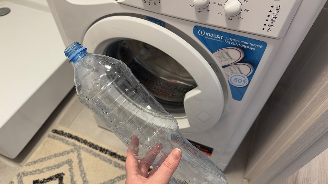 Главная картинка новости: Ушлые дачники пластиковые бутылки не выбрасывают: есть много способов их применить на огороде - не только автополив