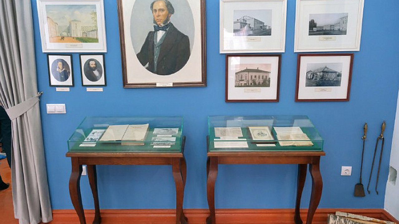 Главная картинка новости: Газеты, автографы и следствие: как на Вятке готовятся праздновать 200-летие великого сатирика