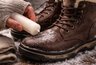 Миниатюра новости: Зачем зимой натирать обувь свечкой перед выходом: старый армейский способ, который спасет ваши сапоги и ботинки