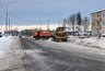Миниатюра новости: Больше трехсот машин экстренно очищают дороги Кировской области от валящегося прямо под ноги снега