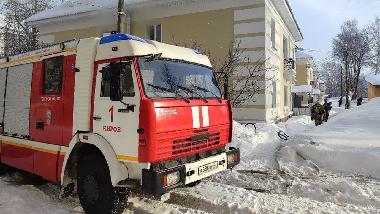 Главная картинка новости: В Кирове при пожаре в доме пострадал человек