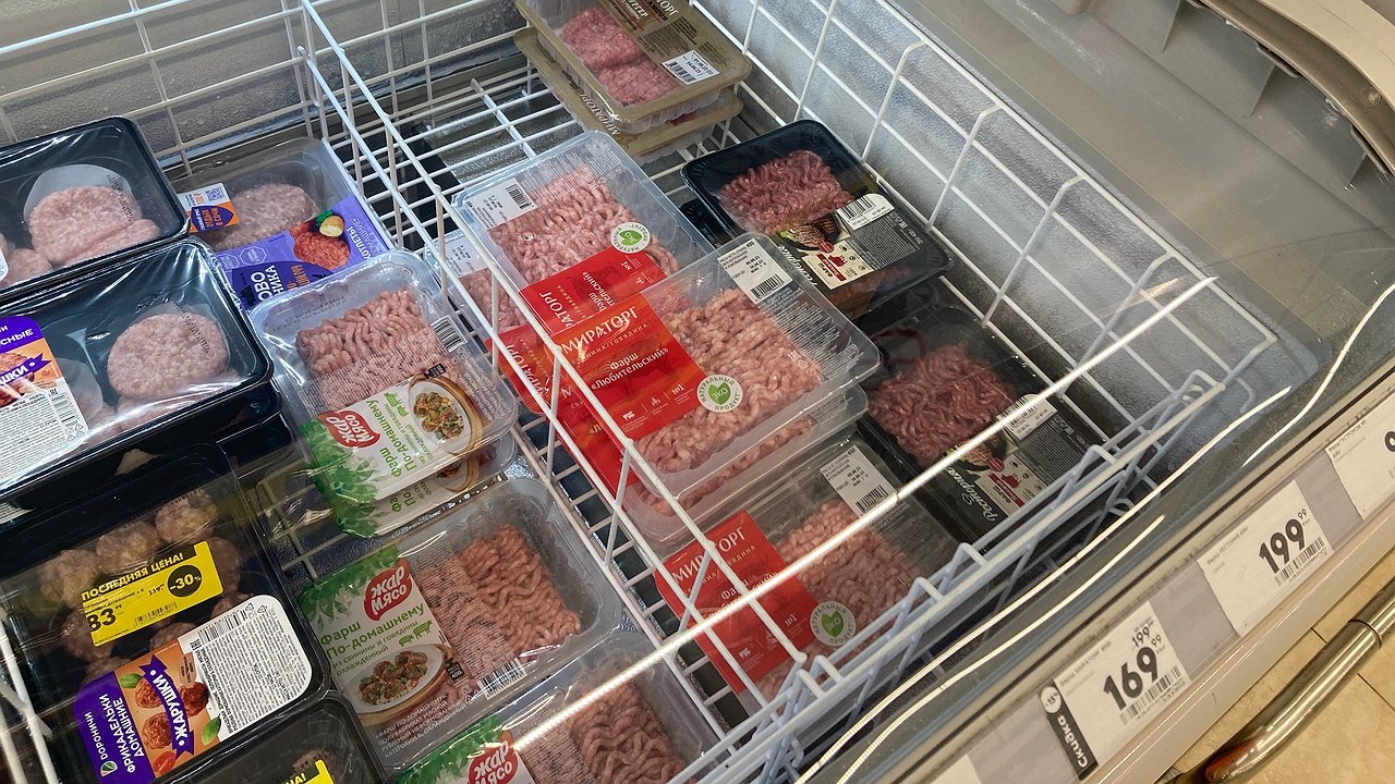 Главная картинка новости: «19 лет работаю на мясокомбинате»: разоблачаю всю правду о фарше и колбасе, которые продавцы точно не расскажут