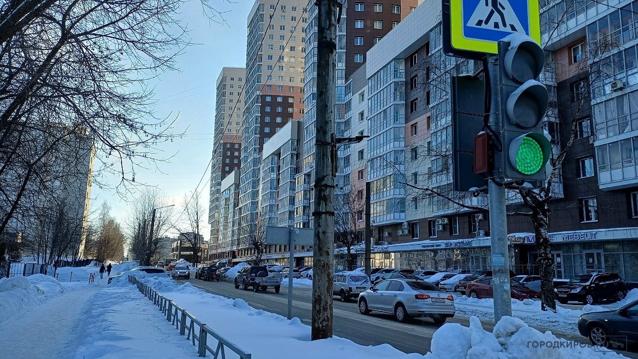 Главная картинка новости: Работу светофора на перекрестке Московской и Строителей изменят для удобства водителей