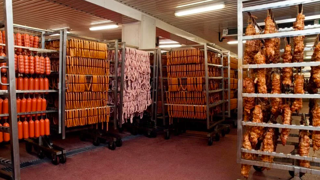 Главная картинка новости: В Кировской области за 300 миллионов рублей продают мясокомбинат с вековой историей