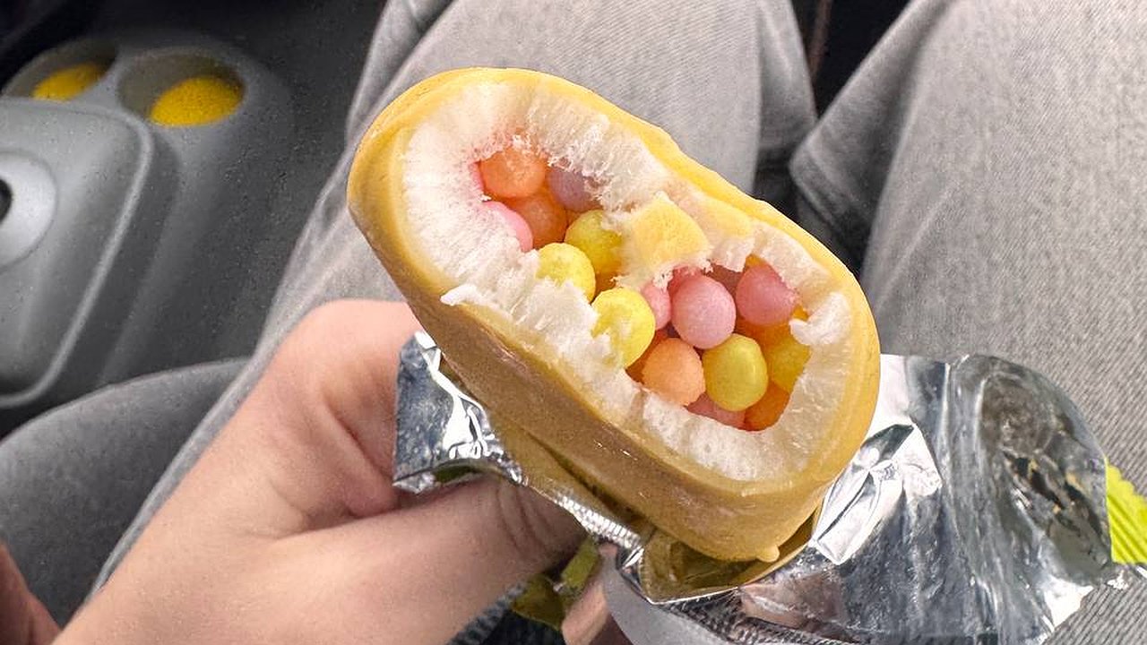 Главная картинка новости: Его сметают с полок "Красное&Белое" за минуты даже зимой. Я попробовал это дефицитное мороженое — стоит ли игра свеч? Честный отзыв