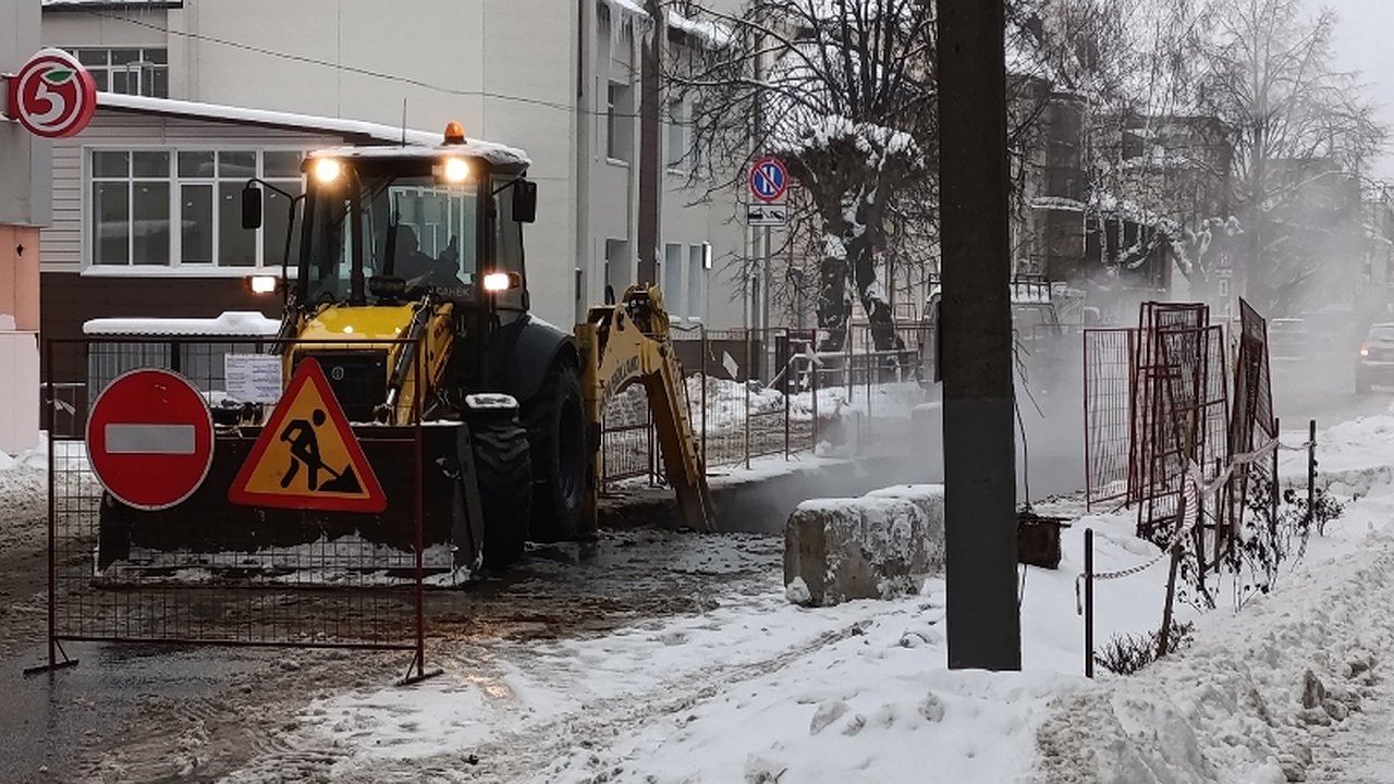 Главная картинка новости: В Кирове ограничили проезд по улице Труда
