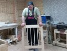 В Кирове ветеран СВО делает детские кроватки