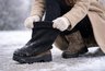 Миниатюра новости: Соседка объяснила, зачем надевает носки поверх сапог в гололед. Я проверила и нашла еще четыре способа не упасть