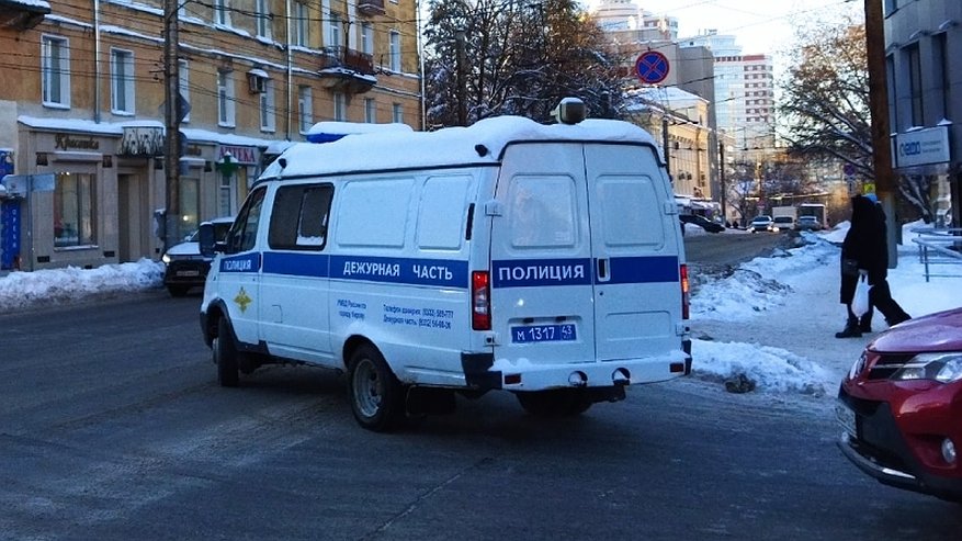 Главная картинка новости: 23-летний кировчанин стал жертвой разбойного нападения в подъезде дома на улице Московской