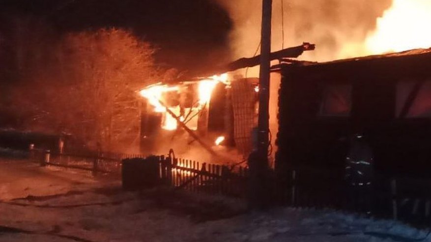 Главная картинка новости: Огнеборцы обнаружили труп при тушении дома в Уржуме