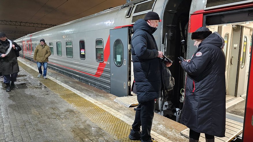 Главная картинка новости: Как моются в дороге проводники и проводницы поездов? В РЖД о таком предпочитают умалчивать