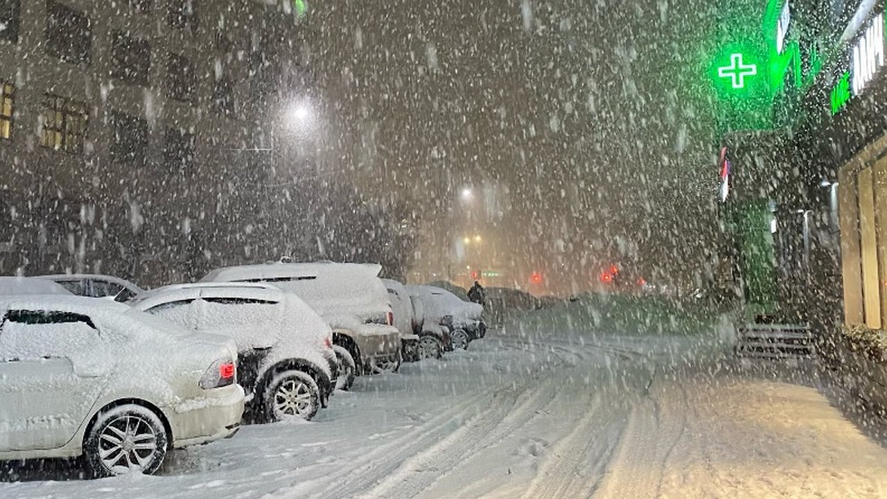 Главная картинка новости: Кировскую область ждет сильнейший снегопад: какие районы утонут в сугробах