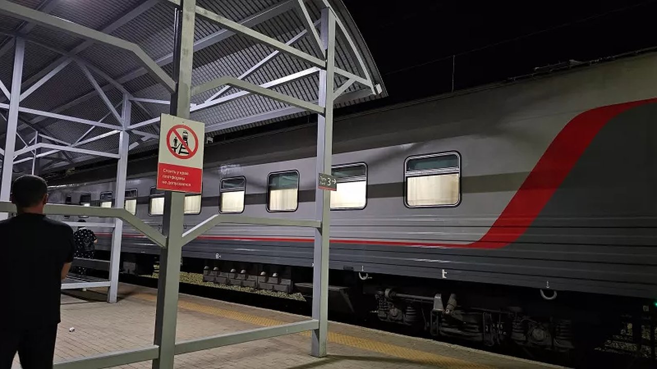 Главная картинка новости: Признания проводницы РЖД: за занавесками в плацкарте охи-вздохи - каждый рейс у пассажиров что-нибудь пропадает